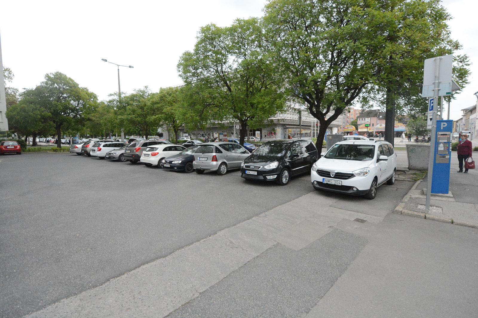 Ezeket a parkolókat újítják fel a Rákóczi úton és a Watthay utcában